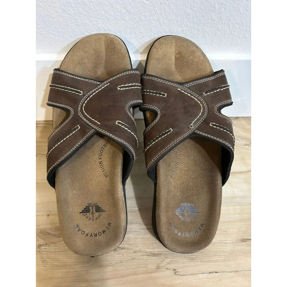 Dockers Mens Sunland Brown Memory Foam Slide Sandals Size 11 Wide Fusion Footbed